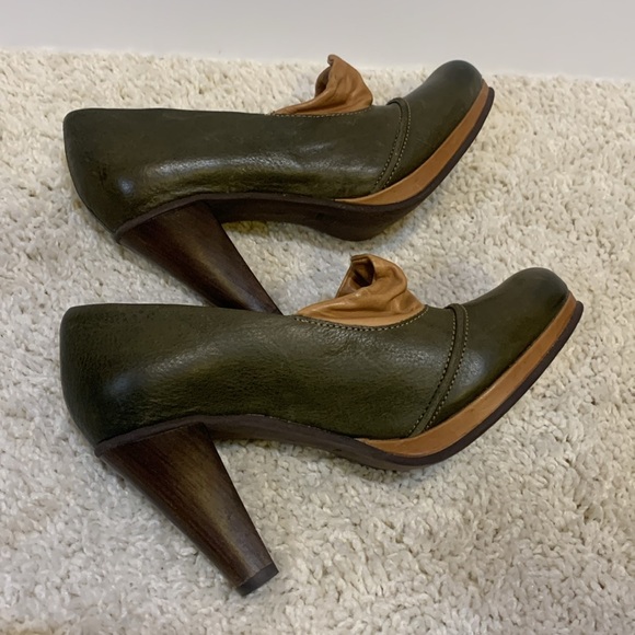 Army green tan pumps DKODE rare - Picture 8 of 16